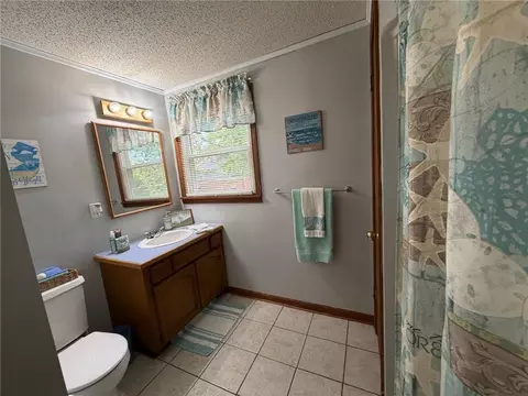 Bath - 1800 E Mechanic Ave, Independence, MO 64050 photo 2 of 4