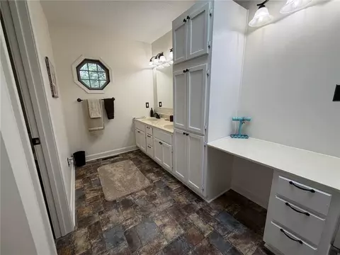 Bath - 1800 E Mechanic Ave, Independence, MO 64050 photo 3 of 4