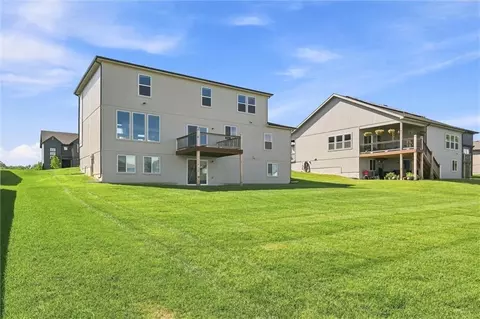 Exterior - 413 Woodview Dr, Raymore, MO 64083 photo 5 of 7