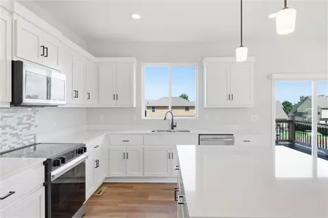 Kitchen - 413 Woodview Dr, Raymore, MO 64083 photo 4 of 4