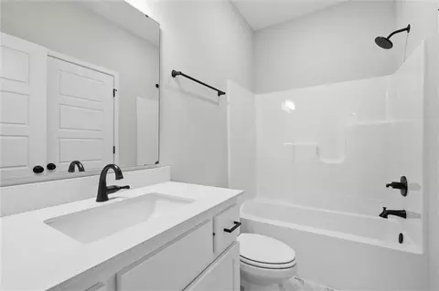 Bath - 413 Woodview Dr, Raymore, MO 64083 photo 5 of 5