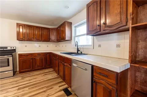 Kitchen - 3023 Mitchell Ave, Saint Joseph, MO 64507 photo 2 of 3
