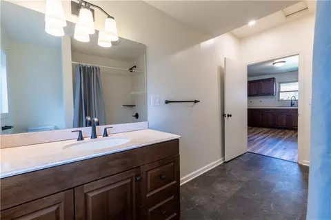 Bath - 3023 Mitchell Ave, Saint Joseph, MO 64507 photo 2 of 2