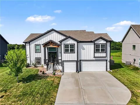 6004 NE 120th St, Kansas City, MO 64156