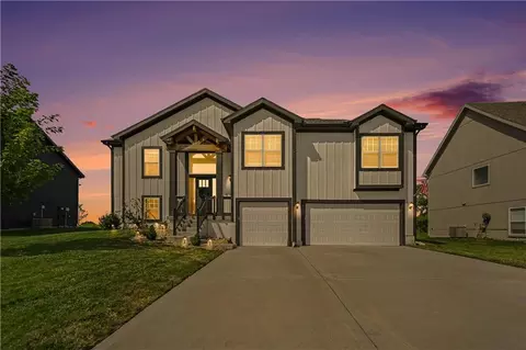 6004 NE 120th St, Kansas City, MO 64156