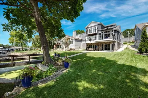 Exterior - 2 W St, Lake Lotawana, MO 64086 photo 4 of 9