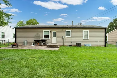 Exterior - 16109 E 17th St, Independence, MO 64050 photo 6 of 8