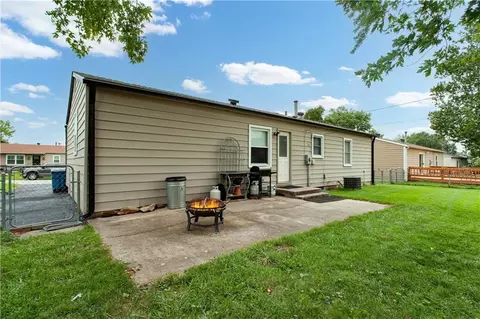Exterior - 16109 E 17th St, Independence, MO 64050 photo 7 of 8
