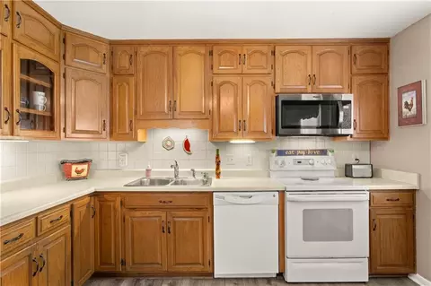 Kitchen - 16109 E 17th St, Independence, MO 64050 photo 3 of 3