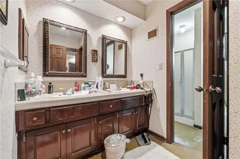 Bath - 1602 E 171st St, Belton, MO 64012 photo 4 of 4