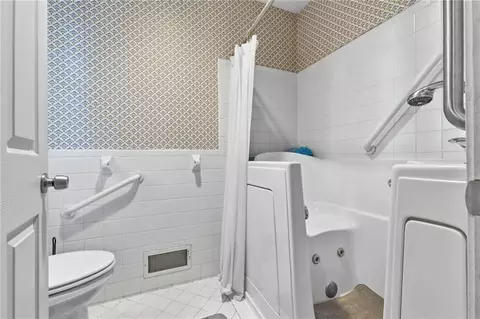 Bath - 1602 E 171st St, Belton, MO 64012 photo 3 of 4