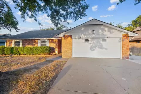 926 Lariat Dr, Bartlesville, OK 74006