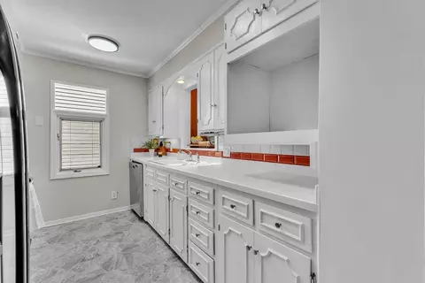 Kitchen - 2611 Parallel Ave, Saint Joseph, MO 64506 photo 1 of 5