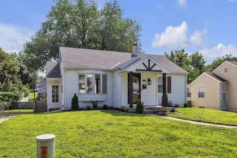 Exterior - 2611 Parallel Ave, Saint Joseph, MO 64506 photo 2 of 7