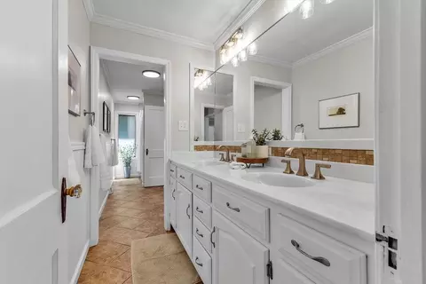 Entry Way - 2611 Parallel Ave, Saint Joseph, MO 64506 photo 2 of 2
