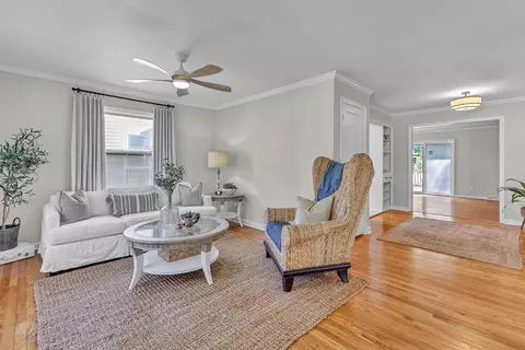 Living - 2611 Parallel Ave, Saint Joseph, MO 64506 photo 1 of 2