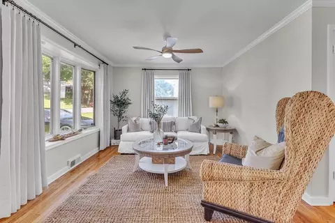 Living - 2611 Parallel Ave, Saint Joseph, MO 64506 photo 2 of 2