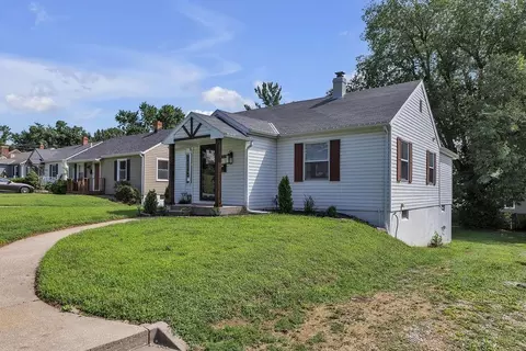 Exterior - 2611 Parallel Ave, Saint Joseph, MO 64506 photo 3 of 7