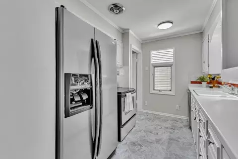 Kitchen - 2611 Parallel Ave, Saint Joseph, MO 64506 photo 2 of 5