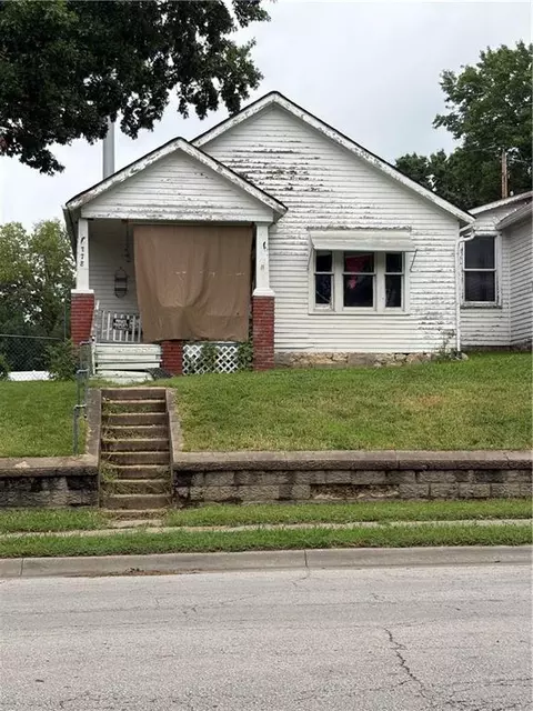 778 Spruce St, Leavenworth, KS 66048