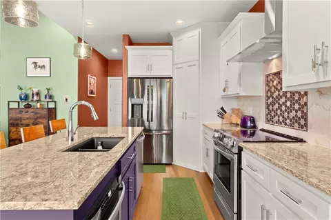 Kitchen - 809 NE Algonquin St, Lees Summit, MO 64064 photo 1 of 3