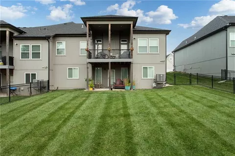 Exterior - 809 NE Algonquin St, Lees Summit, MO 64064 photo 6 of 9