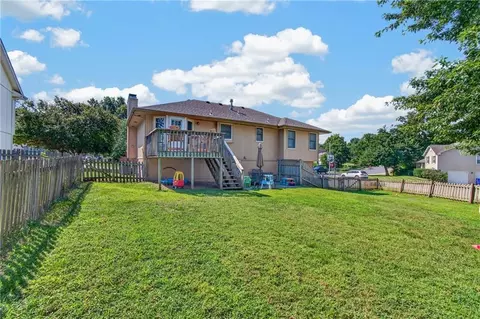Exterior - 800 NE Bristol Dr, Lees Summit, MO 64086 photo 2 of 6