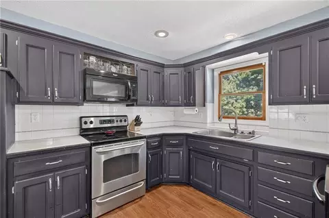 Kitchen - 800 NE Bristol Dr, Lees Summit, MO 64086 photo 2 of 4