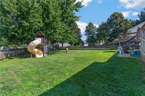 Exterior - 800 NE Bristol Dr, Lees Summit, MO 64086 photo 6 of 6