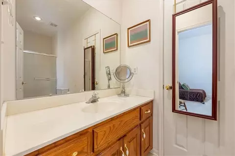 Bath - 605 Edgewood Dr, Lees Summit, MO 64081 photo 5 of 9