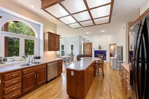 Kitchen - 605 Edgewood Dr, Lees Summit, MO 64081 photo 3 of 3