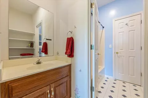 Bath - 605 Edgewood Dr, Lees Summit, MO 64081 photo 7 of 9