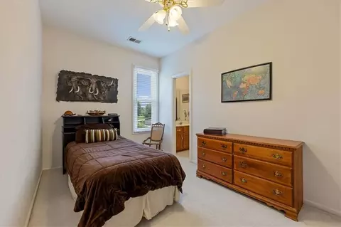 Bedroom - 605 Edgewood Dr, Lees Summit, MO 64081 photo 3 of 4