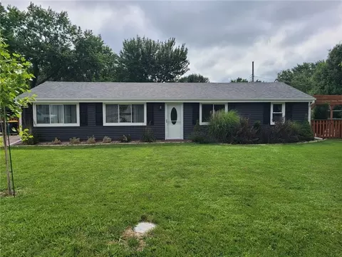 8105 N Summit St, Kansas City, MO 64118