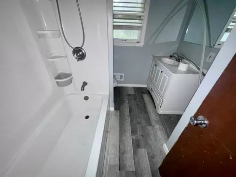 Bath - 16900 Ellison Way, Independence, MO 64055 photo 3 of 4