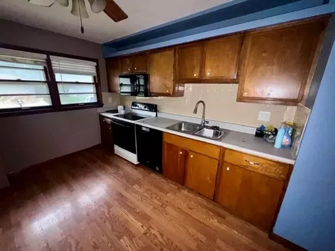 Kitchen - 16900 Ellison Way, Independence, MO 64055 photo 2 of 2