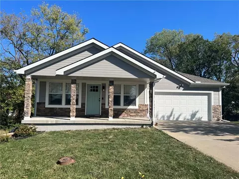 217 N Bluegrass Dr, Bonner Springs, KS 66012