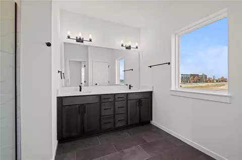 Bath - 456 SW Brummel Rd, Lees Summit, MO 64081 photo 2 of 5