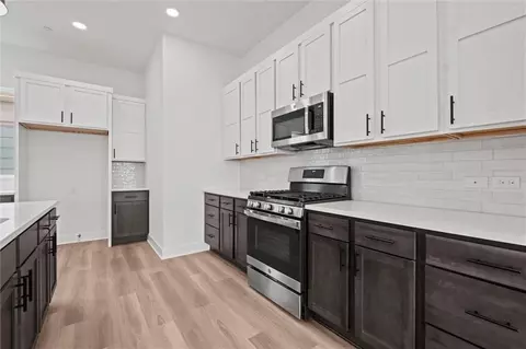 Kitchen - 456 SW Brummel Rd, Lees Summit, MO 64081 photo 4 of 5