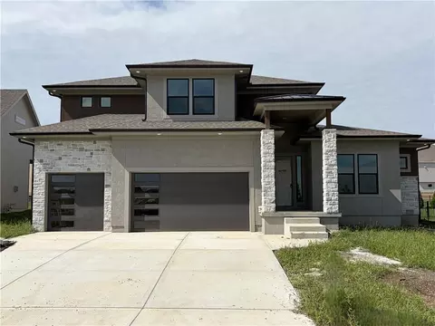 17210 S Heatherwood St, Olathe, KS 66062