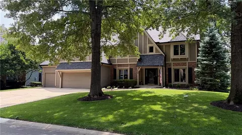 10427 W 126th St, Overland Park, KS 66213
