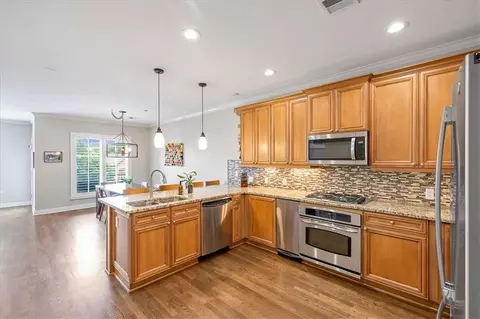 10511 Mission Rd #203A, Leawood, KS 66206