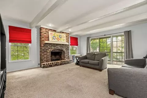 5716 Metcalf Ct, Overland Park, KS 66202