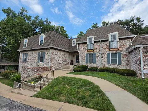 5716 Metcalf Ct, Overland Park, KS 66202