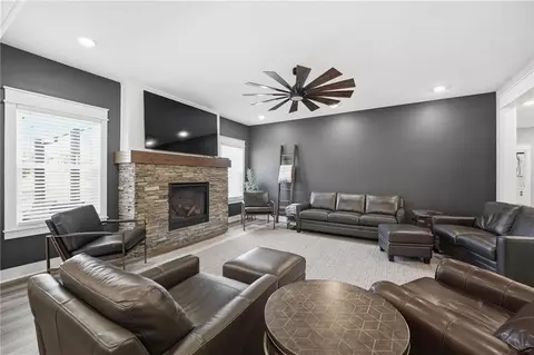 Living - 15928 E Cogan Ln, Independence, MO 64050 photo 2 of 3