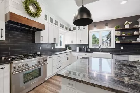 Kitchen - 15928 E Cogan Ln, Independence, MO 64050 photo 7 of 9