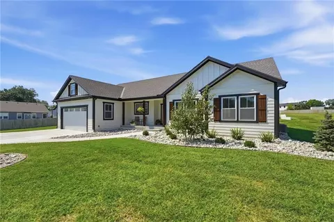 Exterior - 15928 E Cogan Ln, Independence, MO 64050 photo 5 of 16