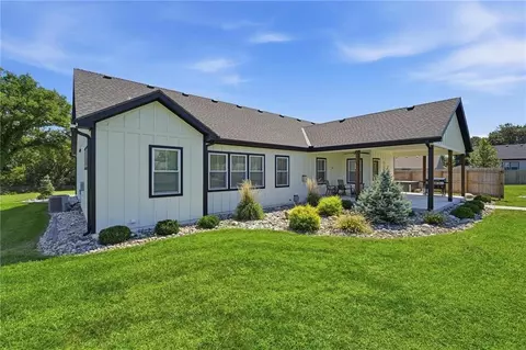 Exterior - 15928 E Cogan Ln, Independence, MO 64050 photo 7 of 16