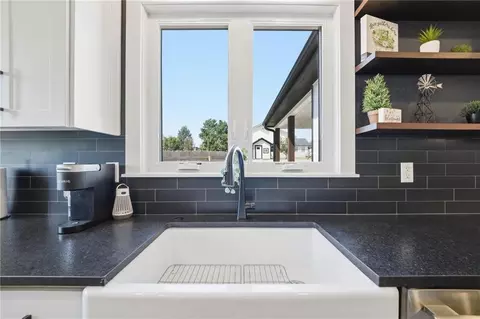 Kitchen - 15928 E Cogan Ln, Independence, MO 64050 photo 5 of 9