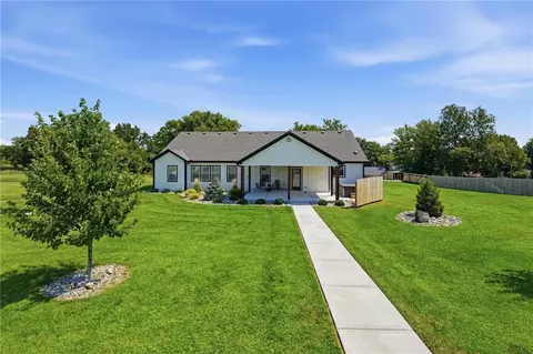Exterior - 15928 E Cogan Ln, Independence, MO 64050 photo 14 of 16